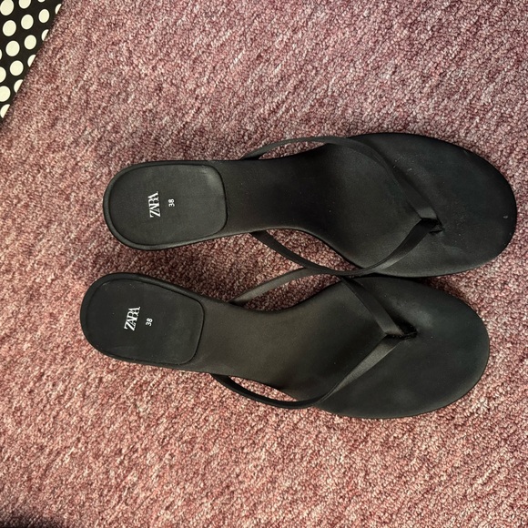 Zara Women's Elegant Black Sandals - Picture 3 of 5